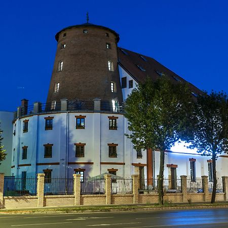 Malom Hotel Debreţin Exterior foto